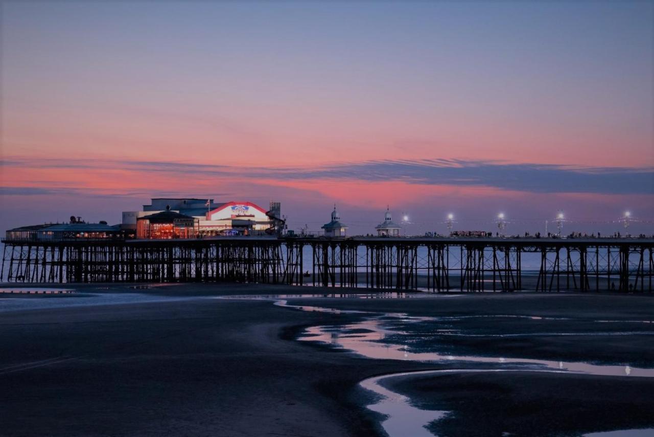 Sutton Park Guest House Blackpool Buitenkant foto